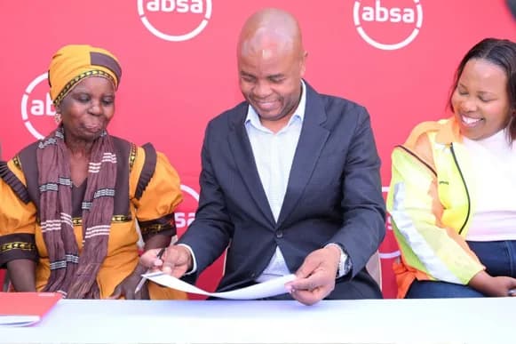 Premier Ndlovu Hands Over New Home to Senotlelo Family